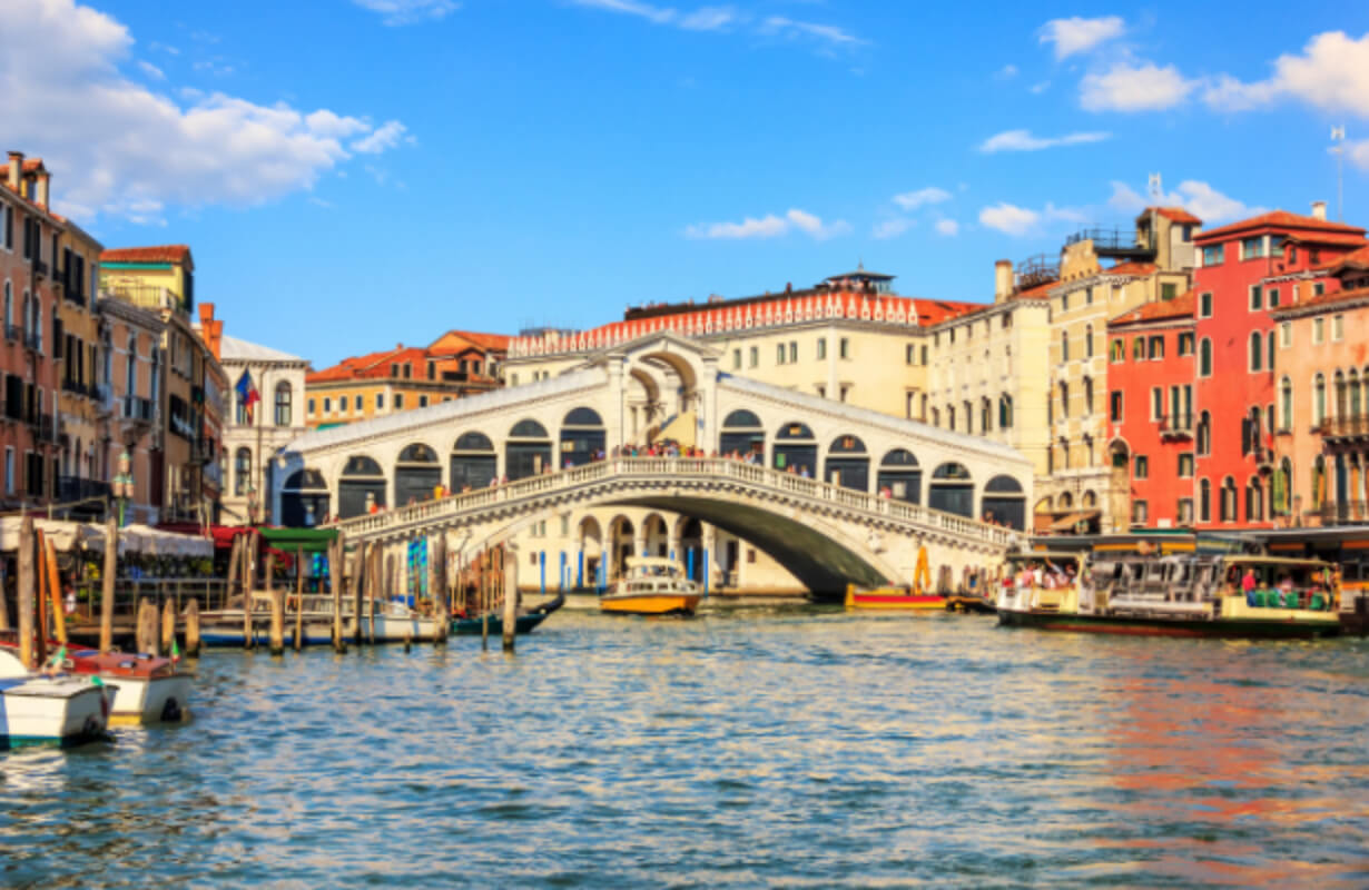 home-deal-europe-desk